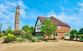 Stunning 7 Bedroom Escape Near New Forest And Beach - Large Garden - Pool Table - Serene Setting - Sleeps 14